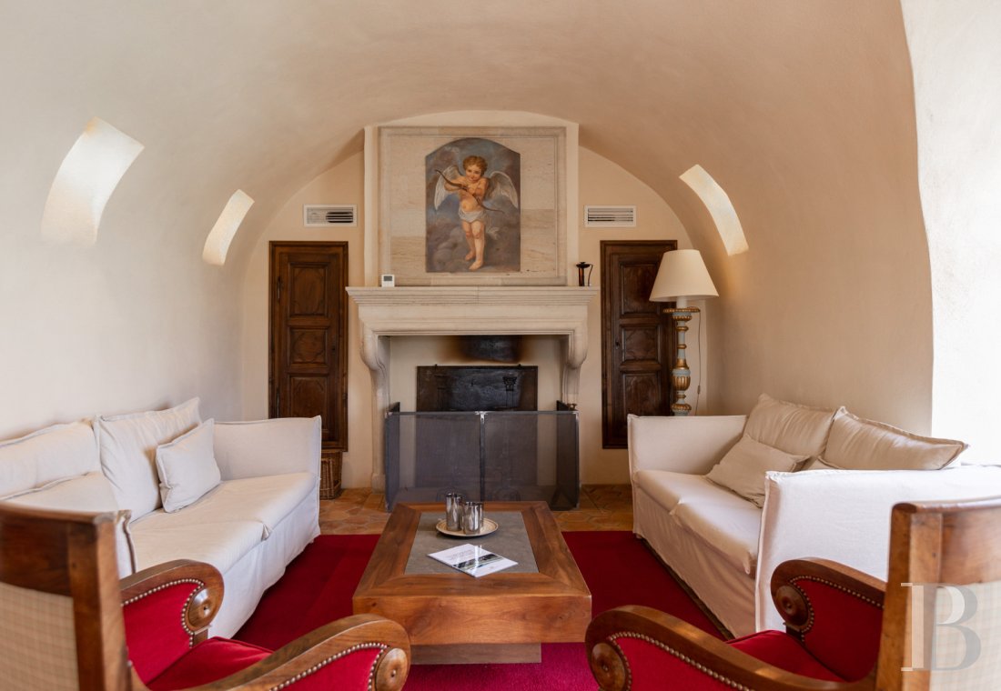 En Ardèche, à Saint-Alban-Auriolles, une ancienne ferme du 17e siècle à l’ombre d’un château - photo  n°8